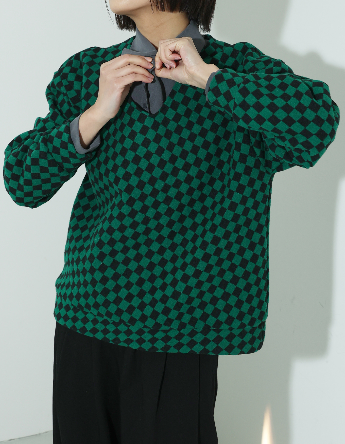 V-neck checkerboard sweatshirt (2 Color)